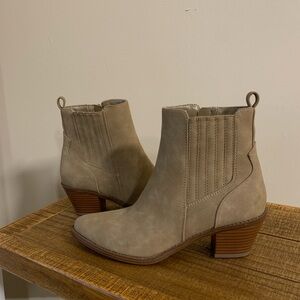 MAKE OFFER🤎 BRAND NEW Suede Boots